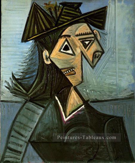 Buste de femme au chapeau une fleurs 1942 cubisme Pablo Picasso Peintures à l'huile